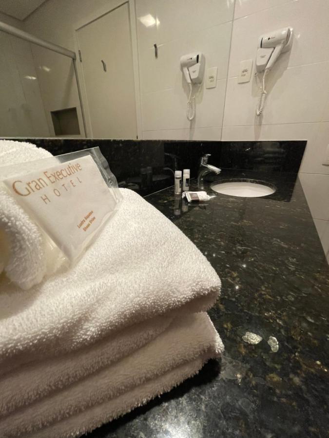 Gran Executive Hotel Uberlandia Bagian luar foto